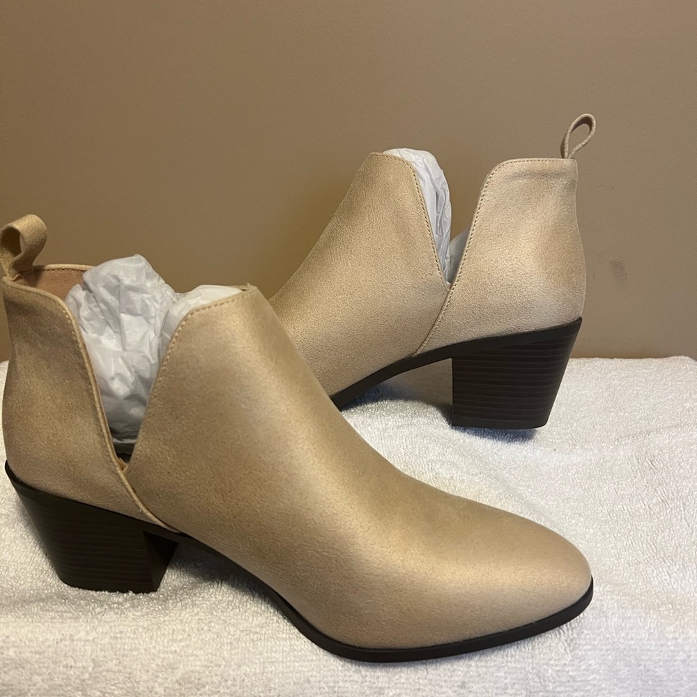 Journee Women's Tan Ankle boots new in box 8 1/2 wide